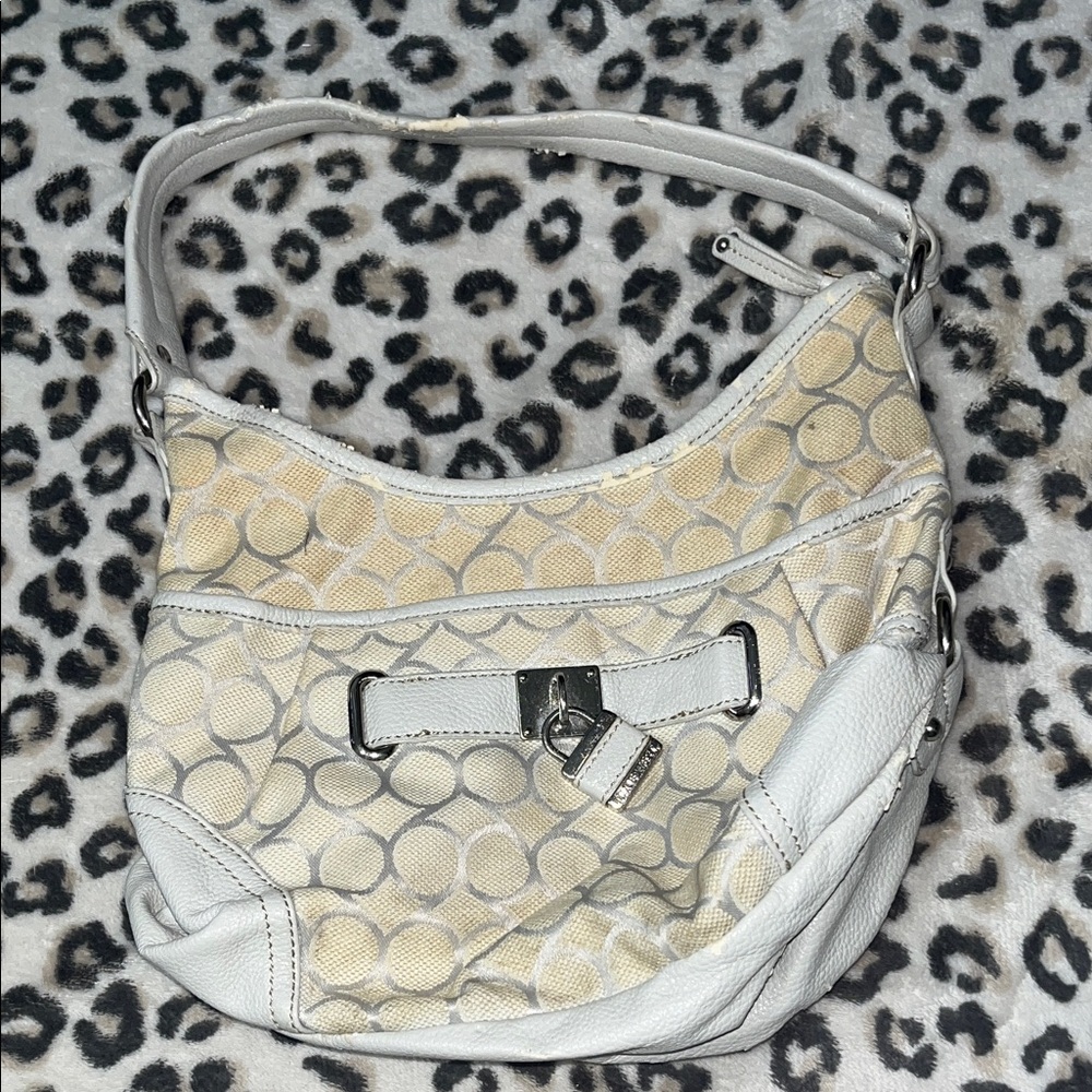 Nine West Cream and White Shoulder Bag NEEDS REPAIRS